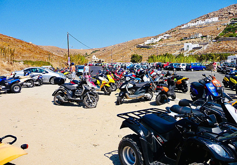 Hyra och köra moped, bil, och fyrhjuling på Mykonos.