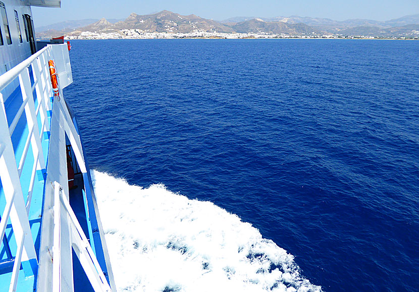 Blue Star Naxos på väg in till hamnen i Naxos stad.