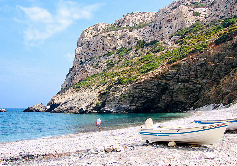 Lionas beach ligger nära de genuina bergsbyarna Skado och Koronos på Naxos.