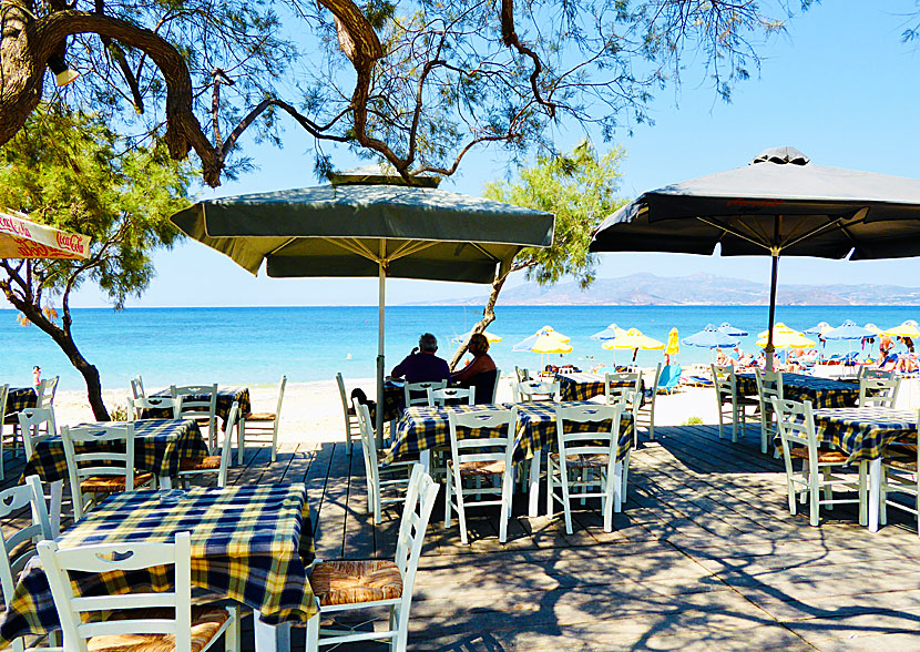 Bra restauranger och tavernor vid Maragas beach på Naxos i Grekland.