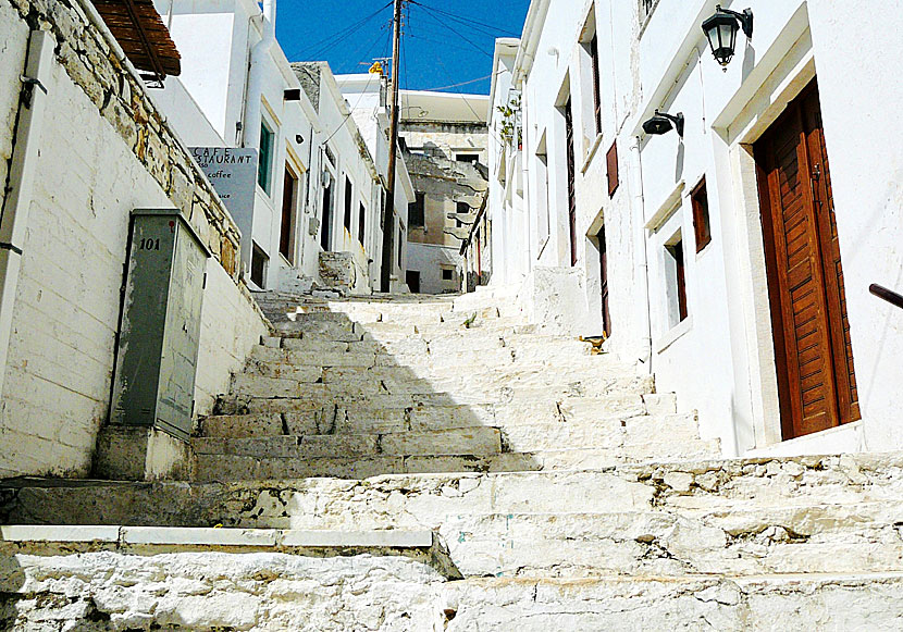 En av många slitna trappor i Apiranthos på Naxos.