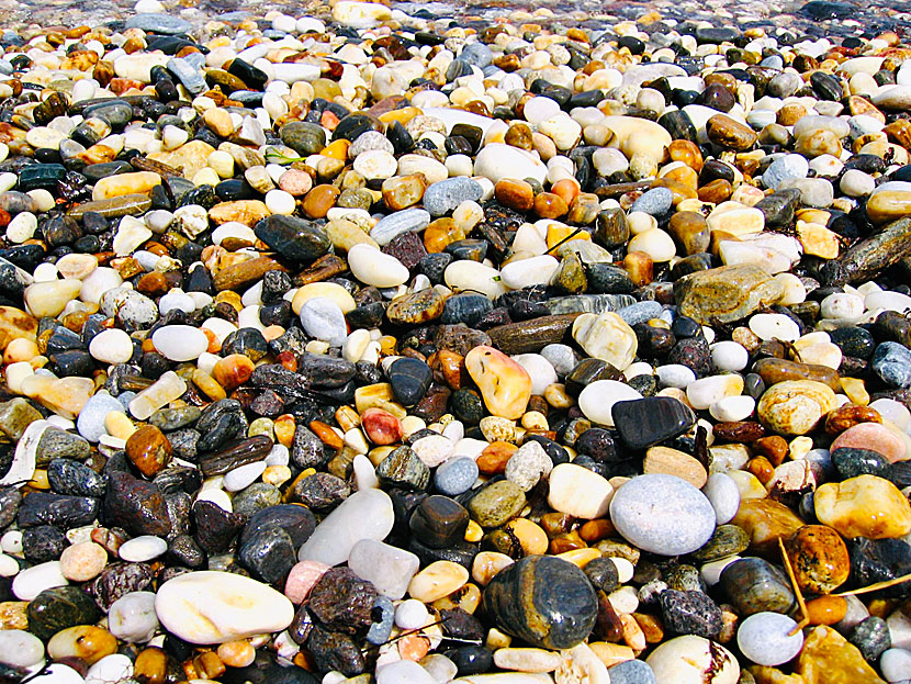 Gillar du vackra stenar får du inte missa Lionas beach på Naxos.