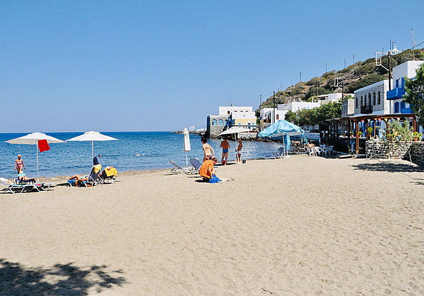 De bästa stränderna på Nisyros i Grekland. Bystranden Mandraki beach. 
