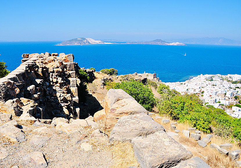 Panagia Spiliani Monastery och Mandraki sett från Paleokastro på Nisyros.