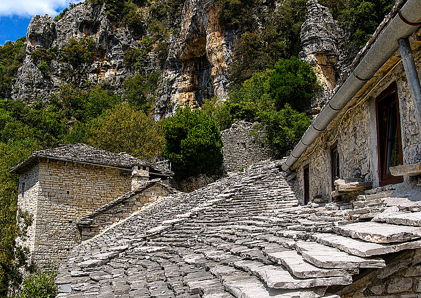 Klostret Agia Paraskevi utanf&ouml;r Monodendri grundades omkring 14131414 och &auml;r ett av de &auml;ldsta bevarade i Zagori.
