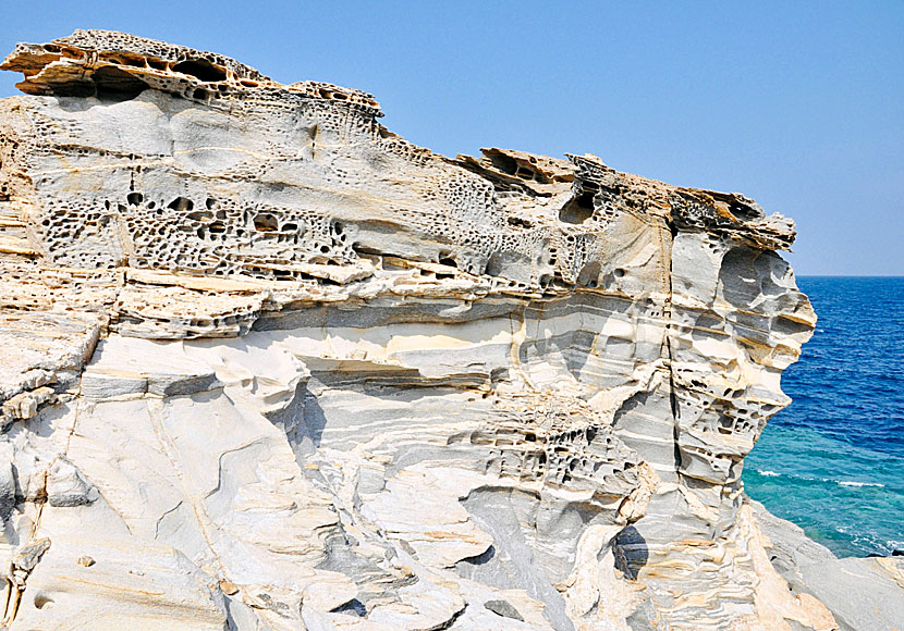 På ön Paros finns många fantastiska klippbad. 