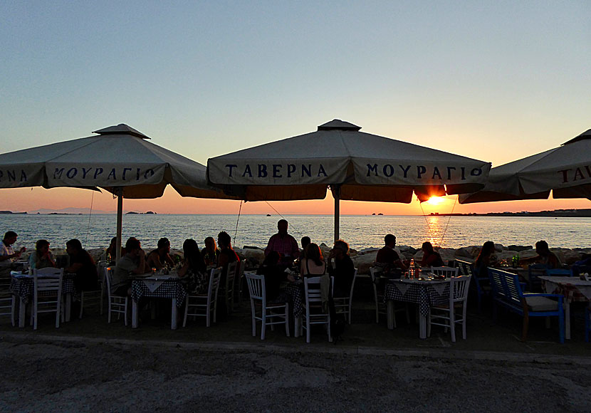 Solnedgången sedd från Taverna Mouragio i Parikia på Paros.