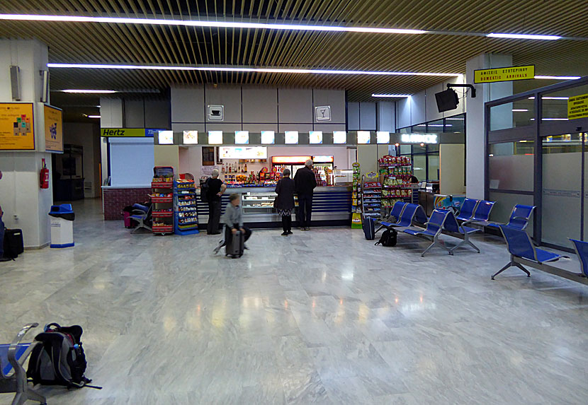 Serveringar på flygplatsen i Kalamata på Peloponnesos.