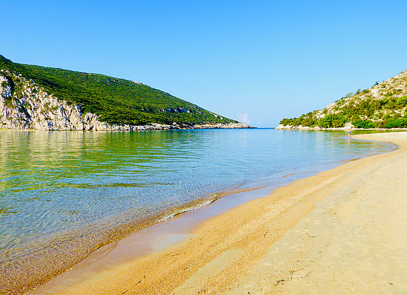 Divari beach ligger cirka 11 kilometer norr om Pylos. 