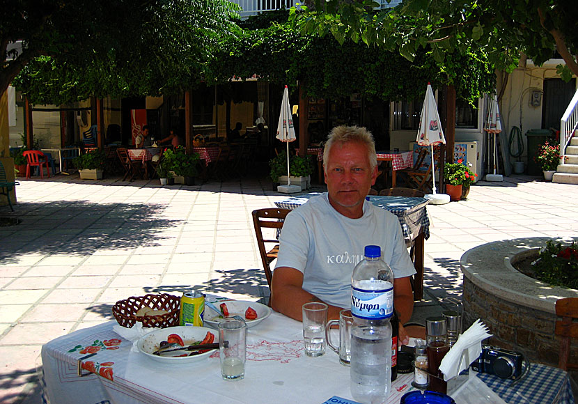 Taverna på torget i Salakos på Rhodos.