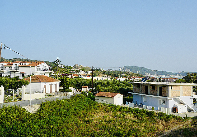Utsikt från balkongen på rum 4 på Papadatos Studios i Argassi på Zakynthos.