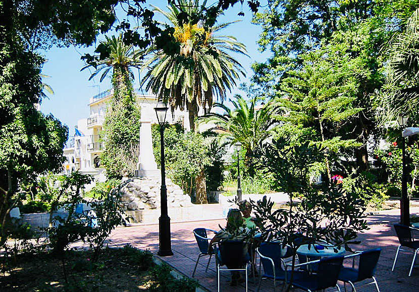 Café Museum utanför Arkeologiska museet i Samos stad Vathy.