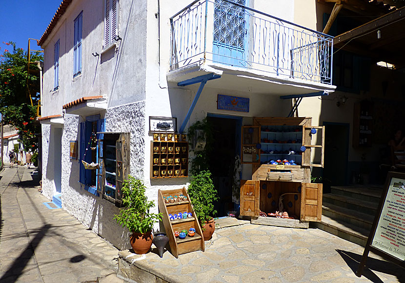 Keramikaffär i Manolates på Samos.
