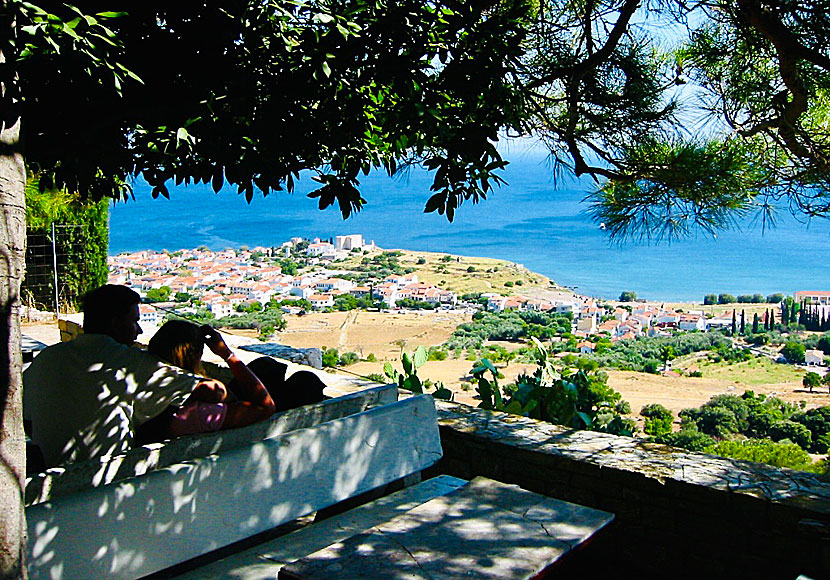 Utsikt över Pythagorion från klostret Panagia Spiliani på Samos.