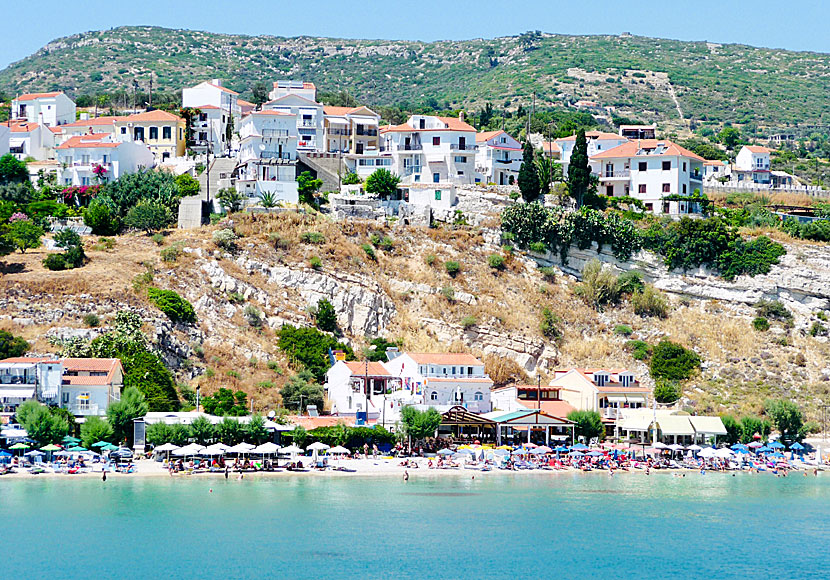 Ovanför Remataki beach i Pythagorion finns många bra hotell och pensionat. 