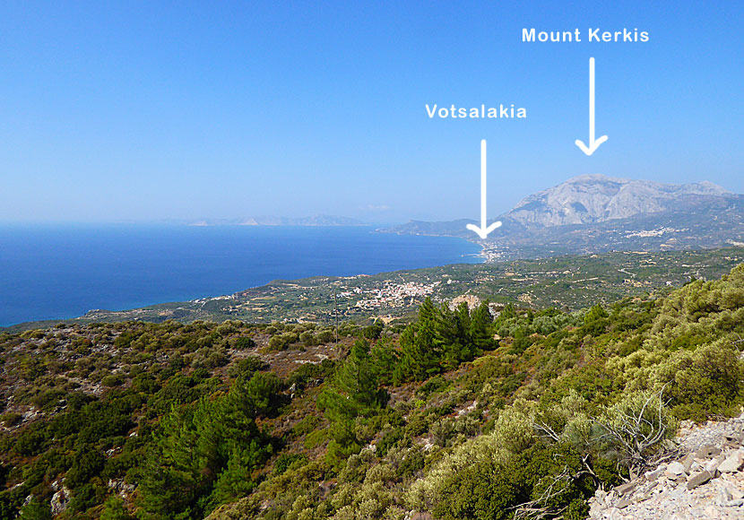 Byarna Marathokampos och Votsalakia under berget Mount Kerkis på Samos i Grekland.