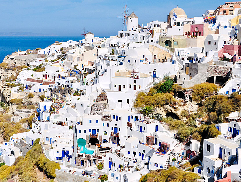 Missa inte den vackra byn Oia när du reser till Imerovigli på Santorini. 