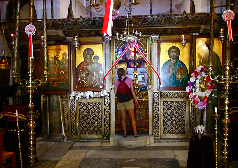 Panagia Episkopi church med ikonen Panagia Glikofilousa i Meso Gonia på Santorini.