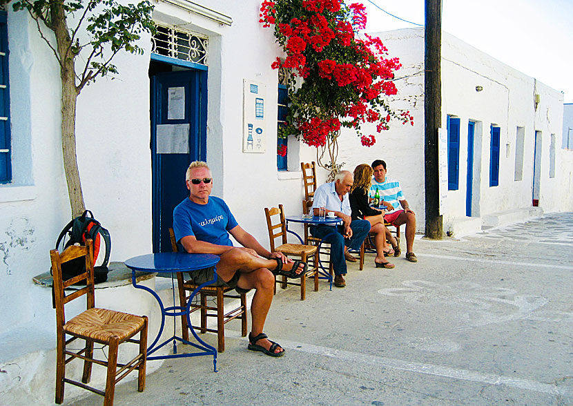 Det grekiska vardagslivet finns överallt på Schinoussa.