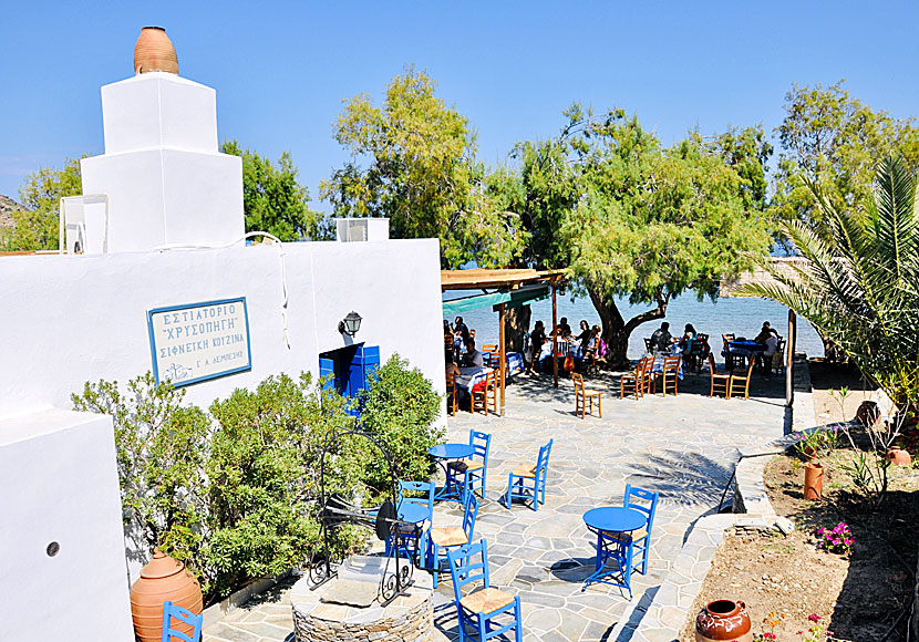 Taverna Chrisopigi på Apokofto beach på Sifnos i Grekland.
