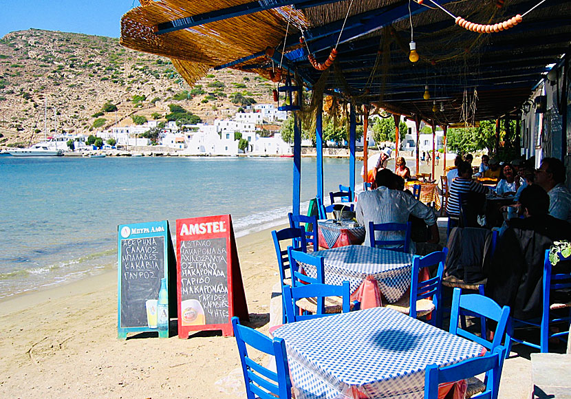 Taverna vid stranden i Vathy på Sifnos.