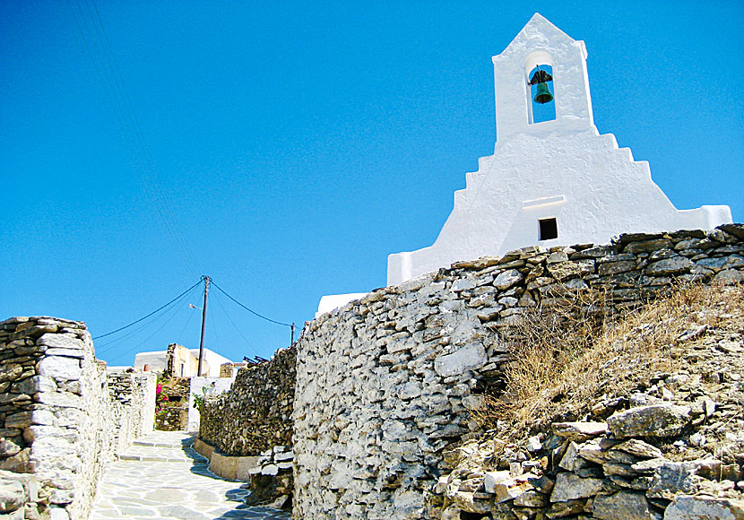 Det finns många fina kyrkor i Kastro – Chora.