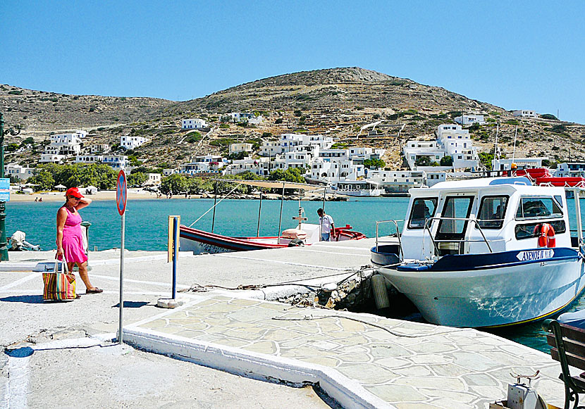 Badbåten som går till stränderna Agios Georgios och Malta på Sikinos.