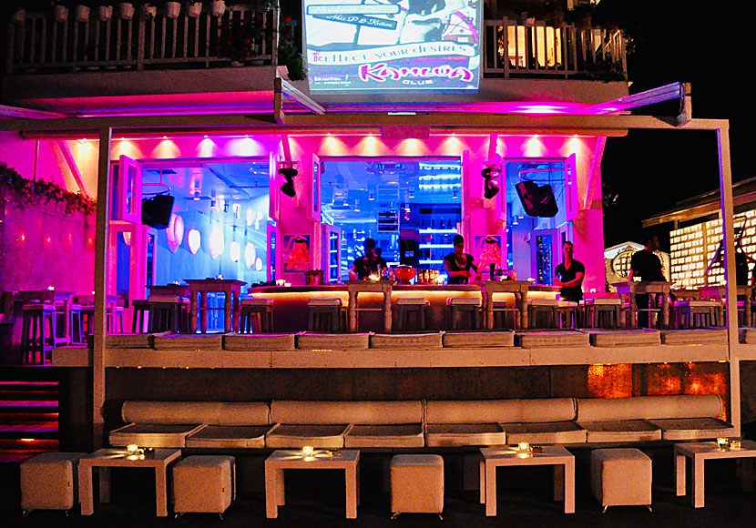 Nattklubbar och barer längs bargatan på Skiathos.