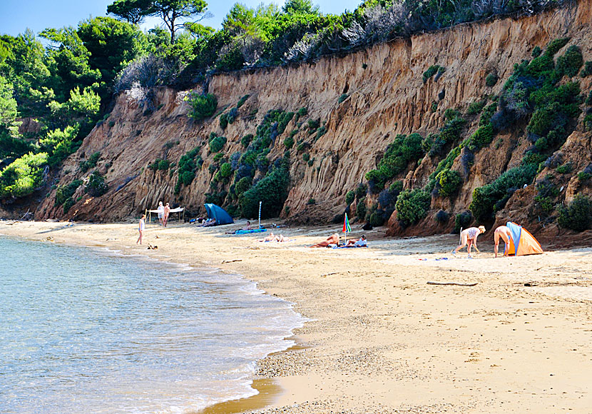 Mandraki beach är en av Skiathos stränder för nudister.