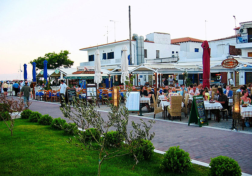 I lilla hamnen i Skiathos stad finns många bra tavernor och restauranger.