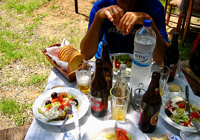 Goda grekiska luncher på Limnonari Restaurant.