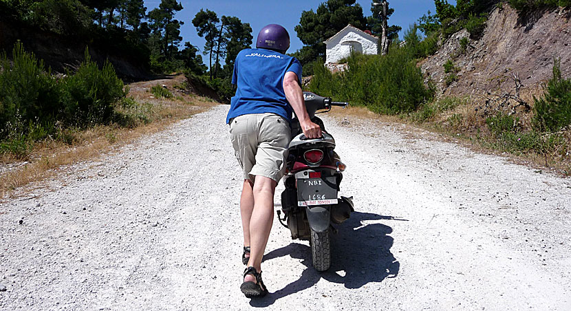 Köra moped på Skopelos.