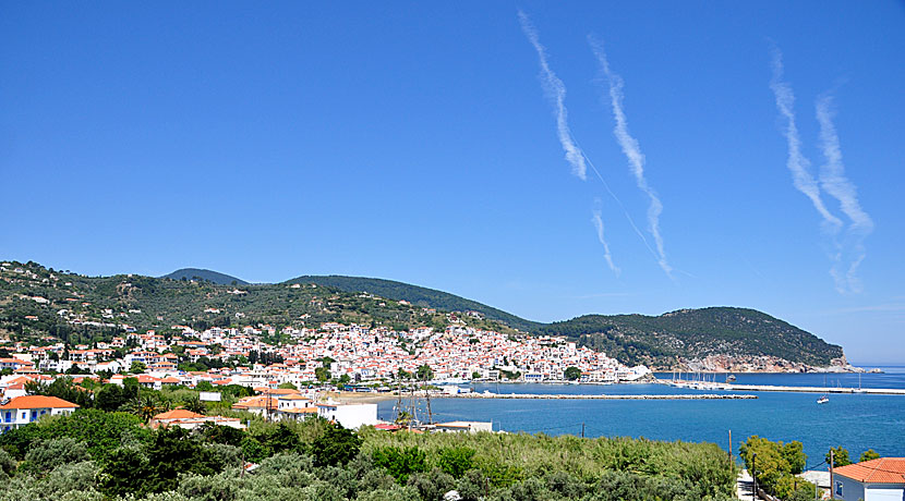 Vy över Skopelos stad. 