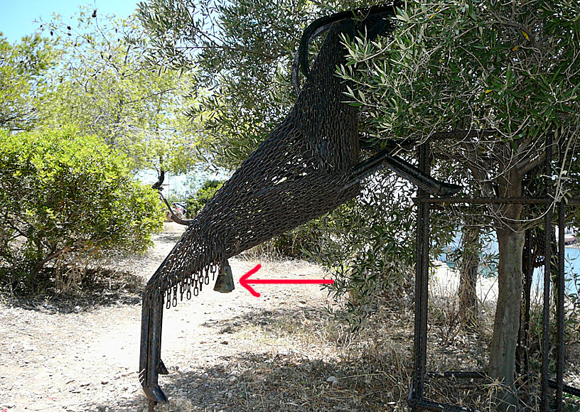 En get i Grekland som klättrar i träd.