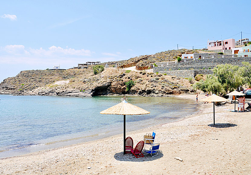 Abela beach nära stranden Megas Gialos på ön Syros i Kykladerna. 