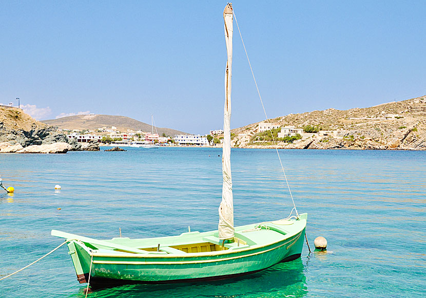 Missa inte Fabrika och Vari beach när du är på Syros i Kykladerna. 