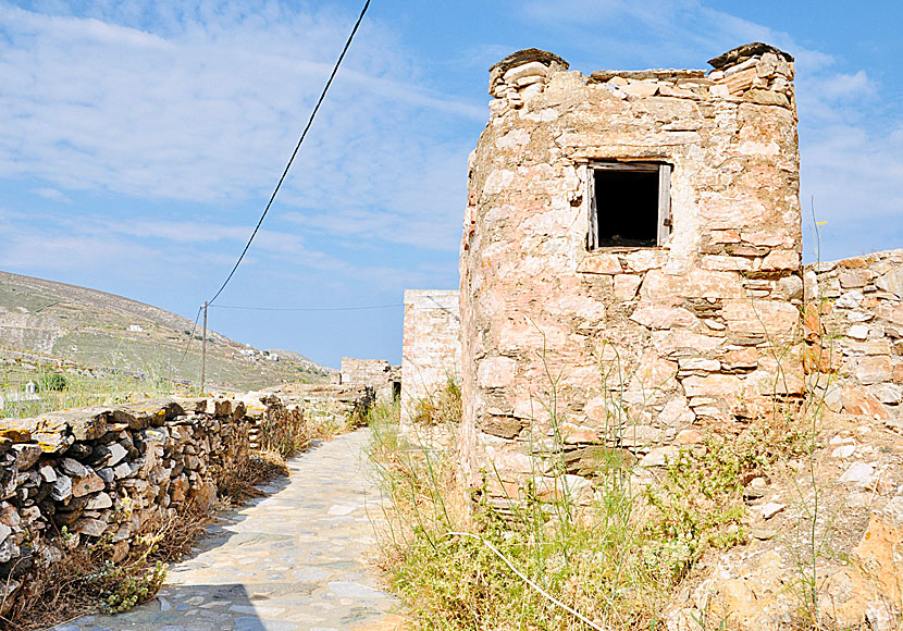 Den obebodda byn San Michalis på norra Syros.