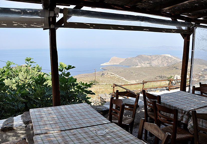 Saint Michalis. Taverna. Syros.