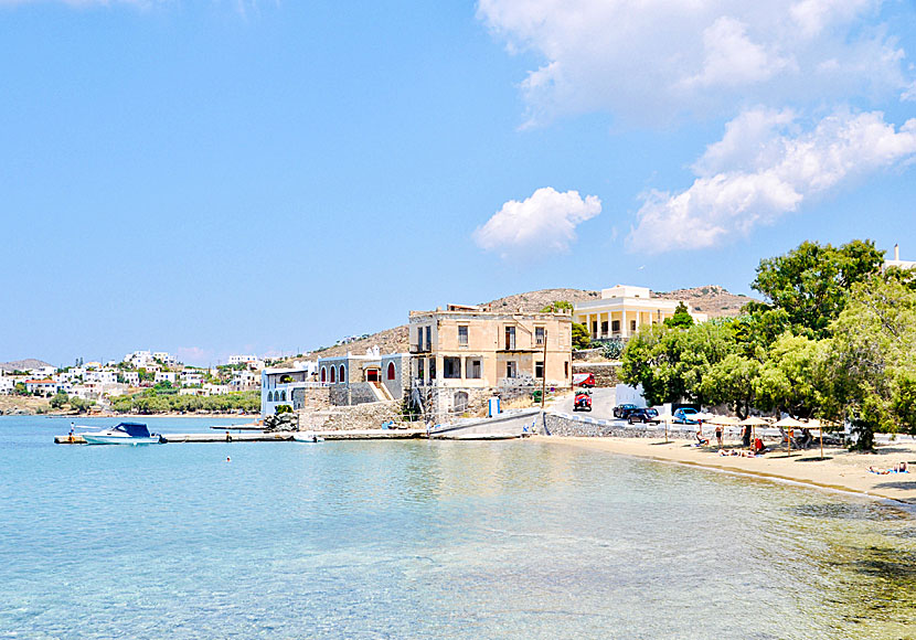 Byn Posidonia ligger strax efter Agathopes beach på Syros.