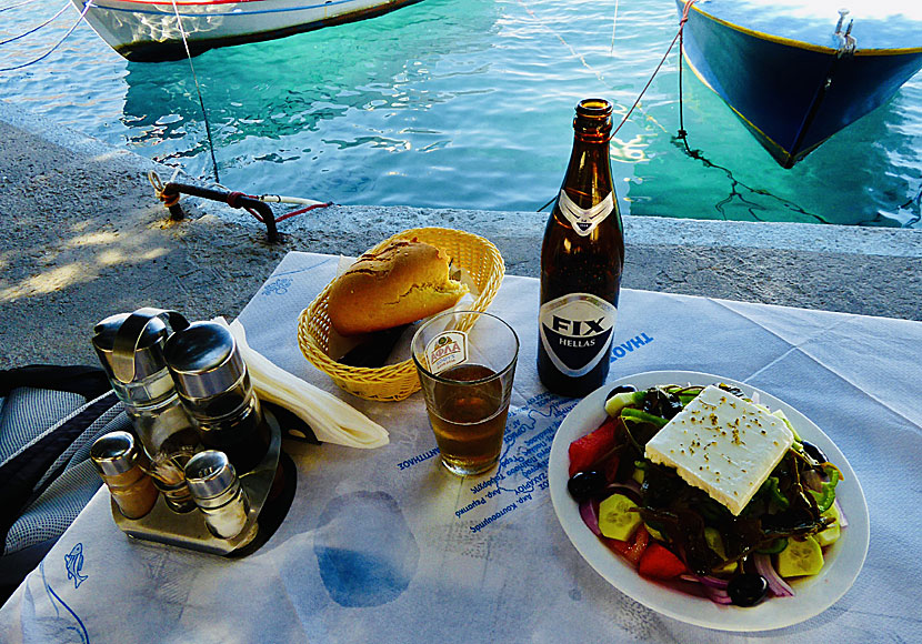 Taverna To Delfini i Agios Antonios på Tilos.