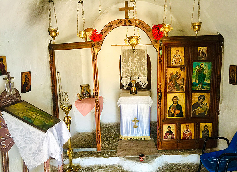 Heliga ikoner i kyrkor som Agios Ioannis p&aring; Tilos.