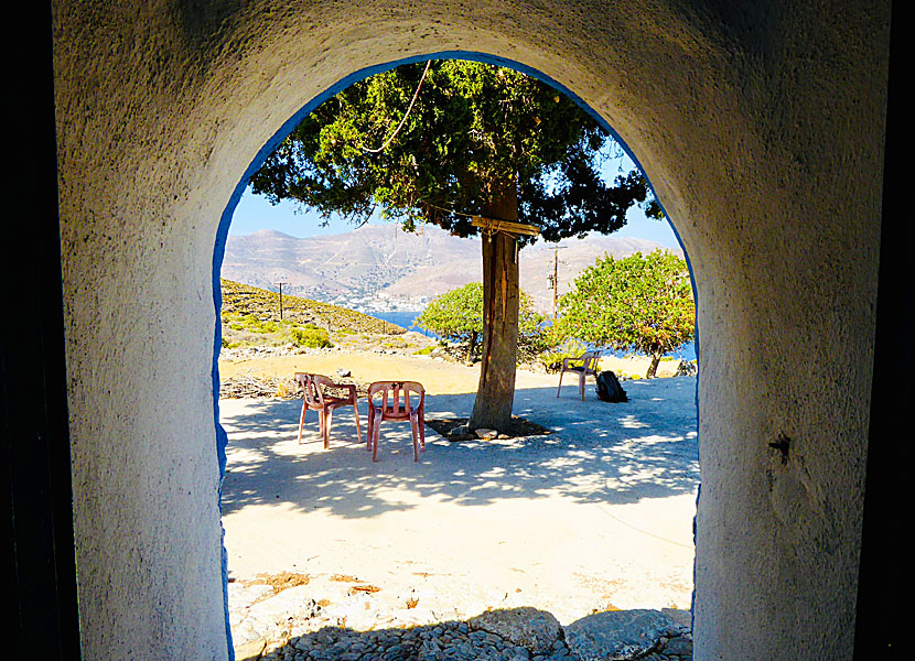 Meditera och utf&ouml;ra yoga p&aring; Tilos i Grekland.