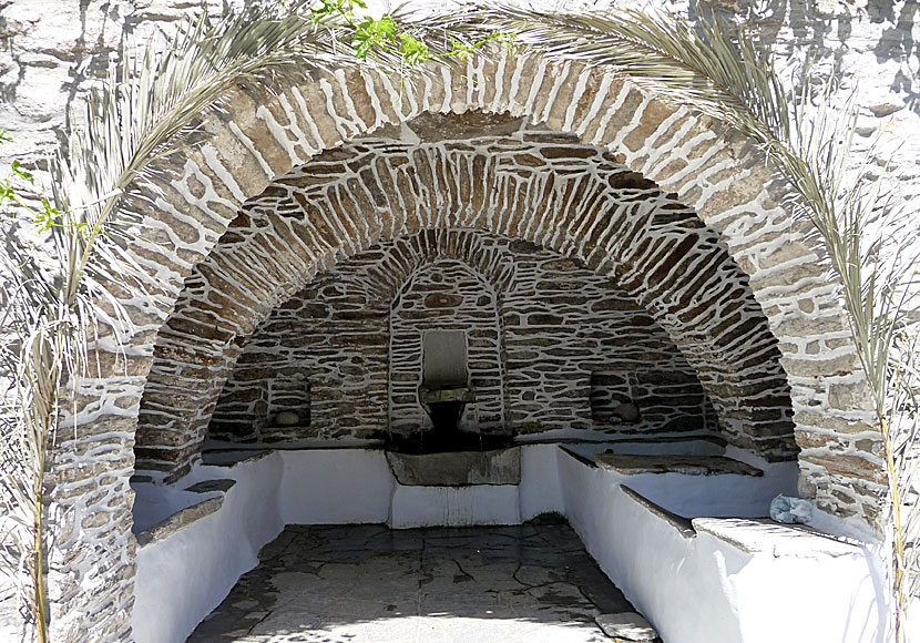Det gamla tvätthuset i Smardakito på Tinos används fortfarande.