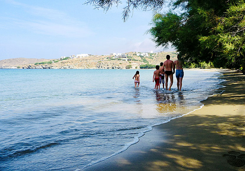 Stranden i Agios Romanos på Tinos.