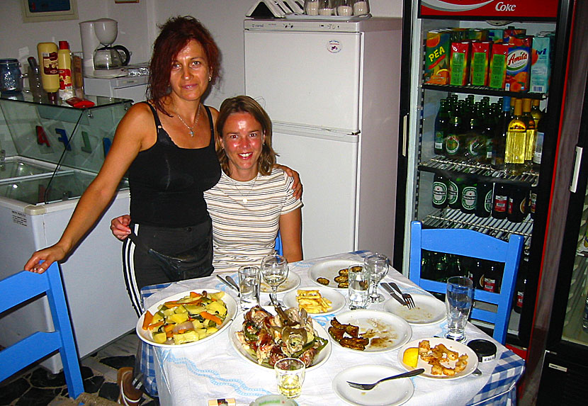 Kocken Julia på Honeymoon Beach Hotel i Perivolos på Santorini.