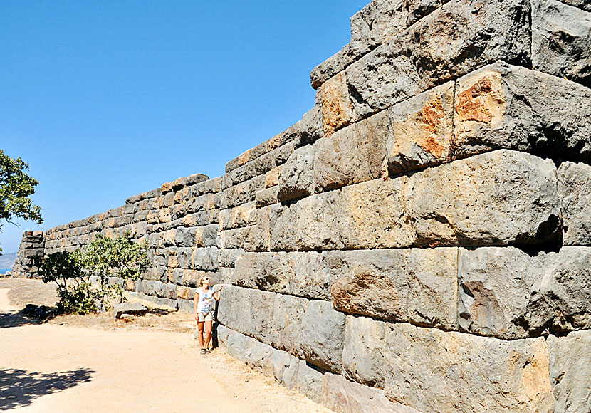 Paleokastro ovanför Mandraki på Nisyros i Dodekaneserna är en mycket märklig sevärdhet. 