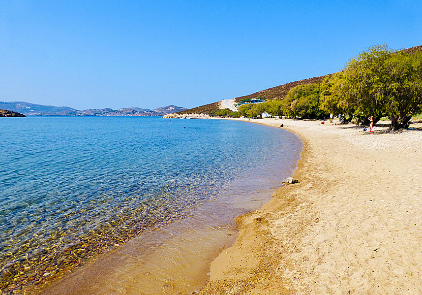 Livadi Geranou beach är av Patmos många fina sandstränder. 