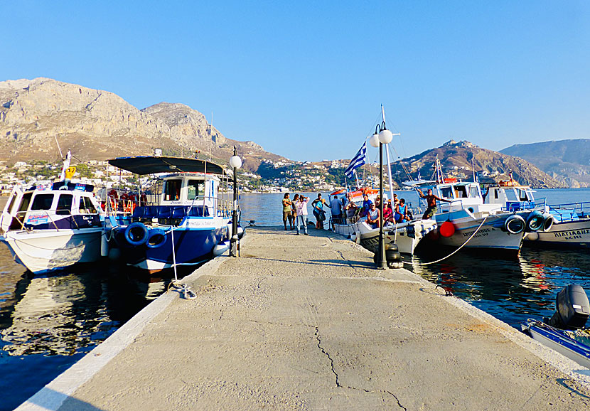 Åka båt mellan Kalymnos och Telendos i Dodekaneserna.