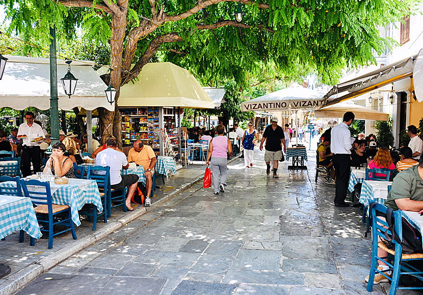 Bra grekiska tavernor och restauranger i stadsdelen Plaka i Aten.
