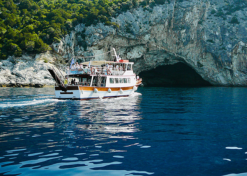 Blue Cave. Cave of Papanikolis. Meganisi.  Grekland. Greece.